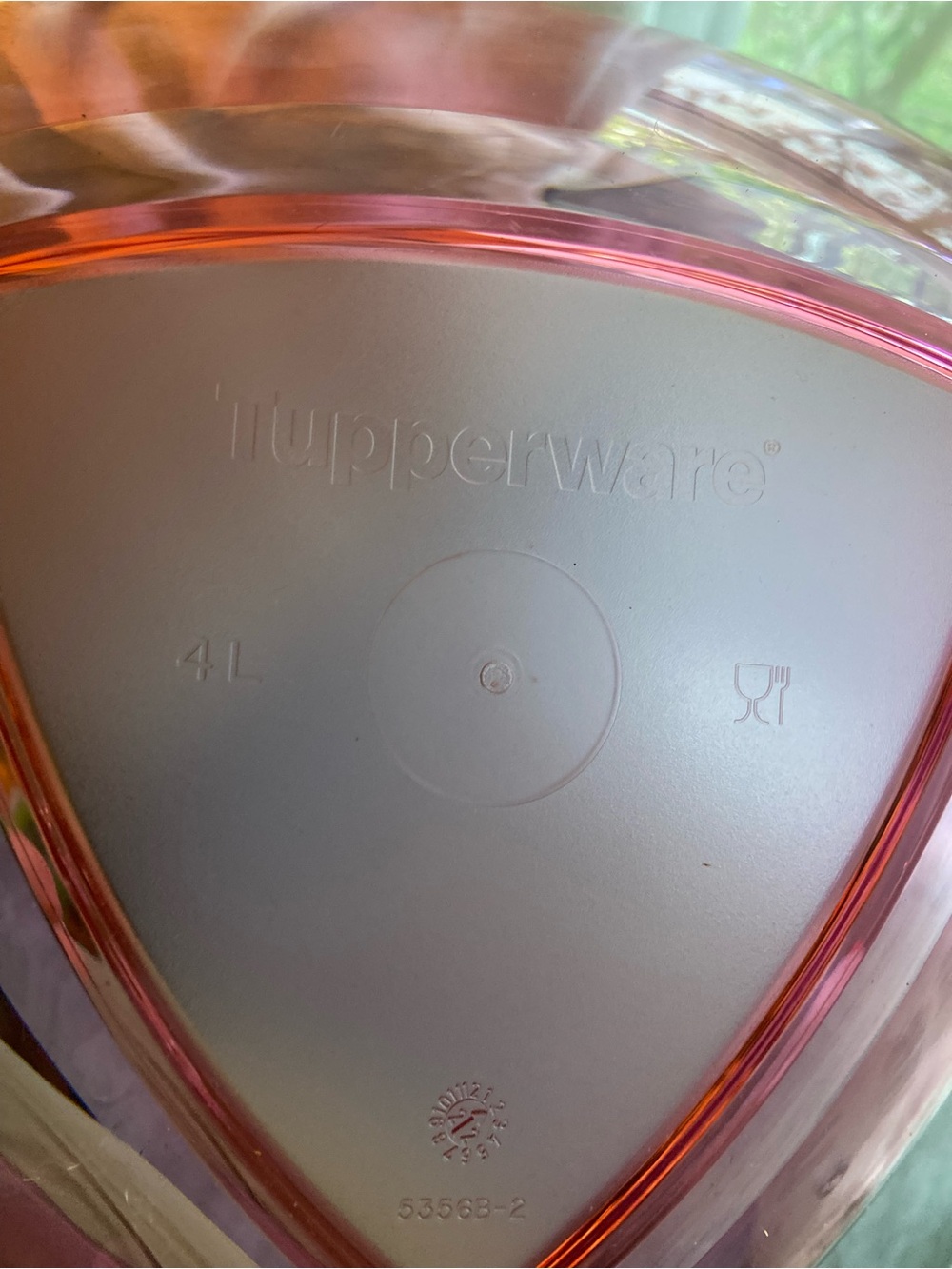 Tupperware Pink Triangular Serving Bowl - Picture 3 of 3